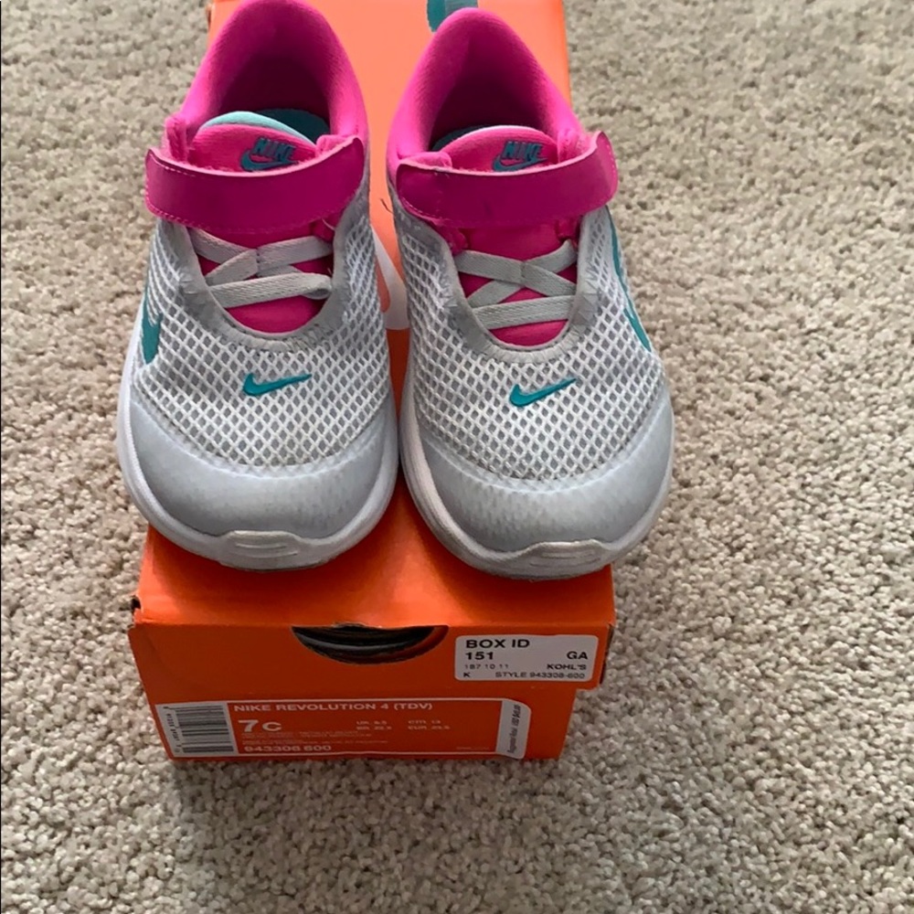 Nike toddler girls size 7 tennis shoes